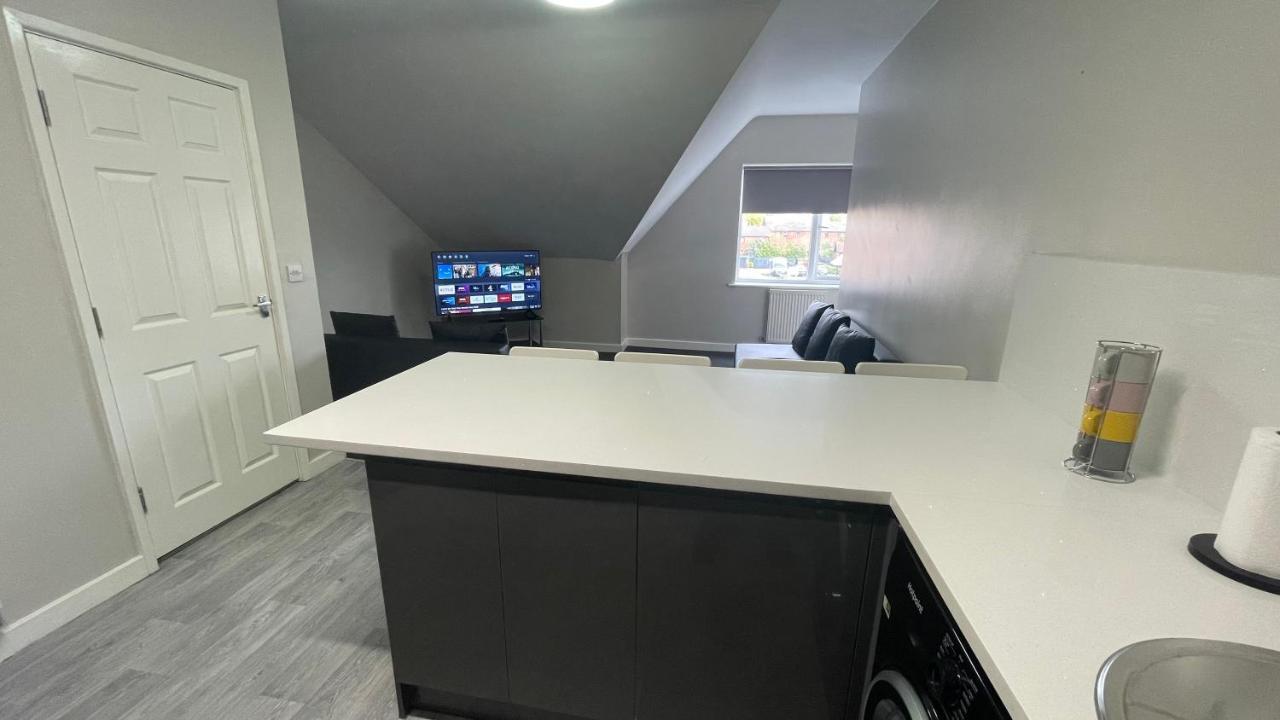 Mays Apartments - 102 Mill Street, Free Parking, 2 Minute Walk To Baltic Market And City Centre - Apartments Sleep 1-10 Guests Liverpool Eksteriør billede